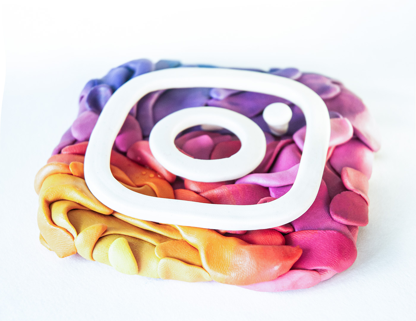 olha-protasova-ll01-instagram-logo-plasticine-process-06 olha-protasova-ll01-instagram-logo-plasticine-process-06